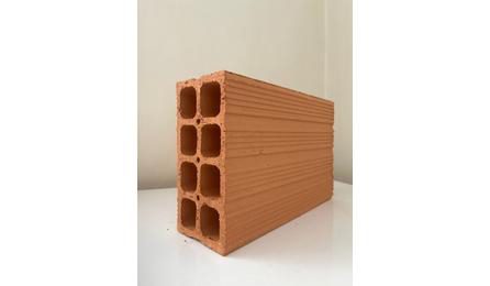 Foto do insumo SINAPI 7268 — BLOCO CERAMICO / TIJOLO VAZADO PARA ALVENARIA DE VEDACAO, 8 FUROS NA HORIZONTAL 