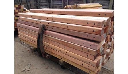 Foto do insumo SINAPI 10510 — CRUZETA DE MADEIRA TRATADA, *90 X 115 X 2400* MM, EM EUCALIPTO OU EQUIVALENTE DA