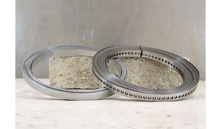 FITA METALICA PERFURADA, L = *18* MM, ROLO DE 30 M, CARGA RECOMENDADA = *30* KGF