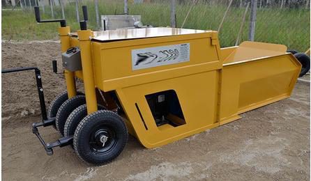 MAQUINA EXTRUSORA DE CONCRETO PARA GUIAS E SARJETAS, COM MOTOR A DIESEL E POTENCIA DE 14 CV