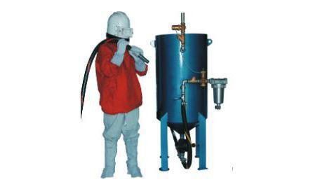 MAQUINA TIPO VASO/TANQUE/JATO DE PRESSAO PORTATIL P/ JATEAMENTO, CONTROLE AUTOMATICO E REMOTO, CAMARA DE 1 SAIDA, 280 L, DIAM. *670* MM, BICO JATO CURTO VENTURI 5/16", MANGUEIRA 1" DE 10 M, COMPLETA (VALVULAS POP UP E DOSADORA, FUNDO CONICO ETC)