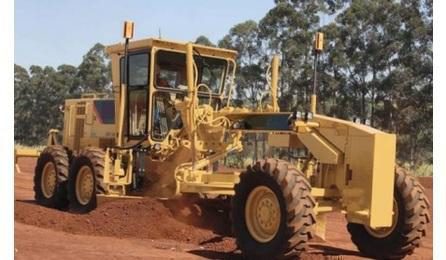 MOTONIVELADORA POTENCIA BASICA LIQUIDA (PRIMEIRA MARCHA) 125 HP, PESO BRUTO 13843 KG, LARGURA DA LAMINA DE 3,7 M