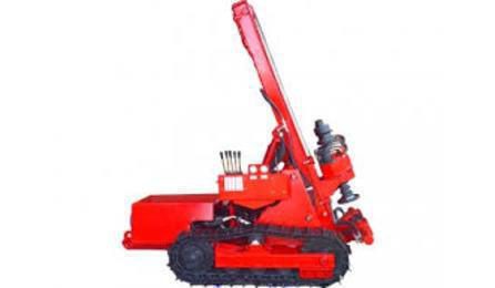 PERFURATRIZ SOBRE ESTEIRA, TORQUE MAXIMO 600 KGF, PESO MEDIO 1000 KG, POTENCIA 20 HP, DIAMETRO MAXIMO 10"