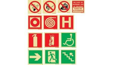 Foto do insumo SINAPI 37556 — PLACA DE SINALIZACAO DE SEGURANCA CONTRA INCENDIO, FOTOLUMINESCENTE, QUADRADA, *