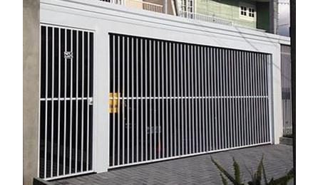 PORTA DE ABRIR / GIRO, EM GRADIL FERRO, COM BARRA CHATA 3 CM X 1/4", COM REQUADRO E GUARNICAO - COMPLETO - ACABAMENTO NATURAL