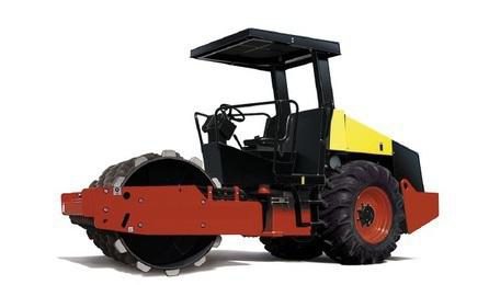 ROLO COMPACTADOR PE DE CARNEIRO VIBRATORIO, POTENCIA 80 HP, PESO OPERACIONAL SEM/COM LASTRO 7,4/8,8 T, LARGURA DE TRABALHO 1,68 M