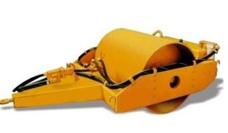 ROLO COMPACTADOR VIBRATORIO REBOCAVEL, CILINDRO DE ACO LISO, POTENCIA DE TRACAO DE 65 CV, PESO DE 4,7 T, IMPACTO DINAMICO TOTAL DE 18,3 T, LARGURA DO ROLO 1,67 M