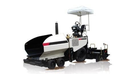 VIBROACABADORA DE ASFALTO SOBRE ESTEIRAS, LARG. PAVIM. 2,13 M A 4,55 M, POT. 74 KW/ 100 HP, CAP. 400 T/ H